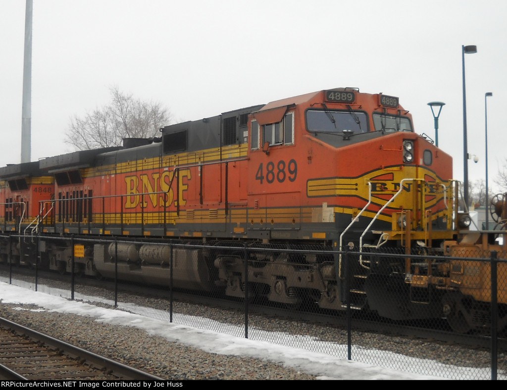 BNSF 4889